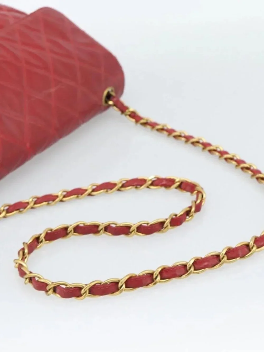 CHANEL brand	chanel color	red